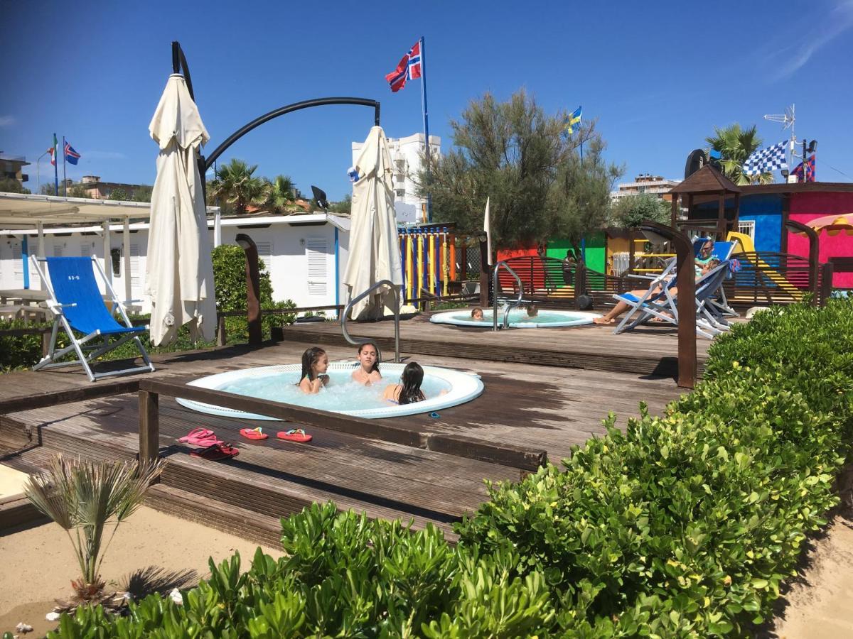 Appartamento Fronte Mare Rimini Exteriör bild